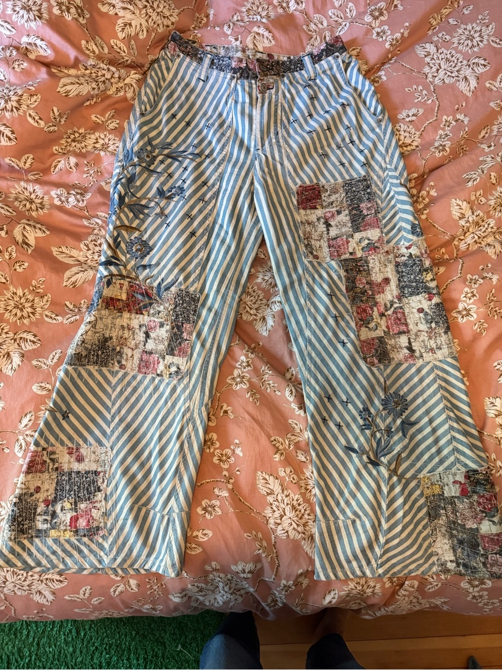 Free People Runyon Patched Floral Embroidered Pants West Ridge Size 8 - Picture 3 of 5